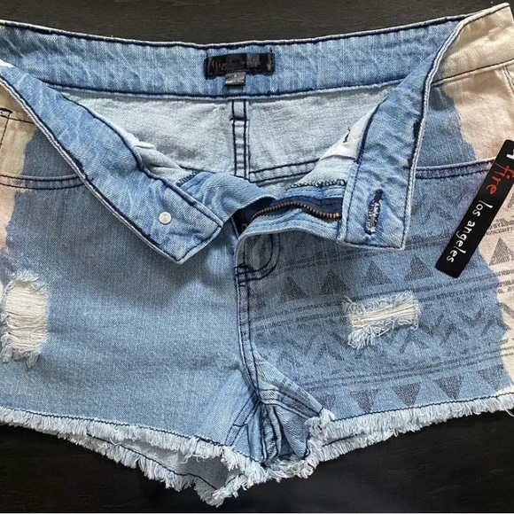 Fire Los Angeles Distressed Jean
Shorts Juniors Sz9 Pink & White
Aztec Pattern - Picture 3 of 7